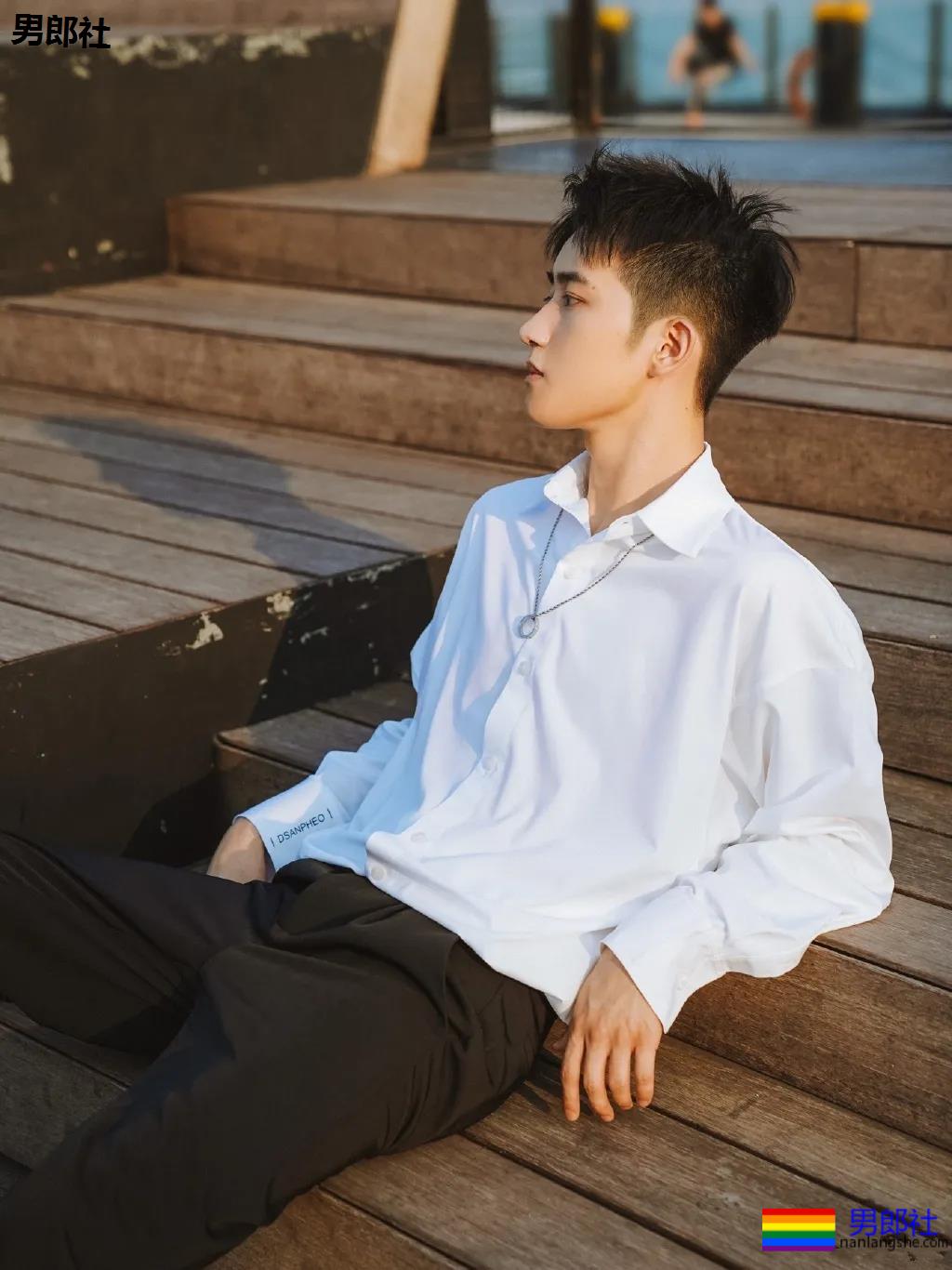 白衬衫小奶狗少年感十足，我想再来一次初恋！ - 51虹马