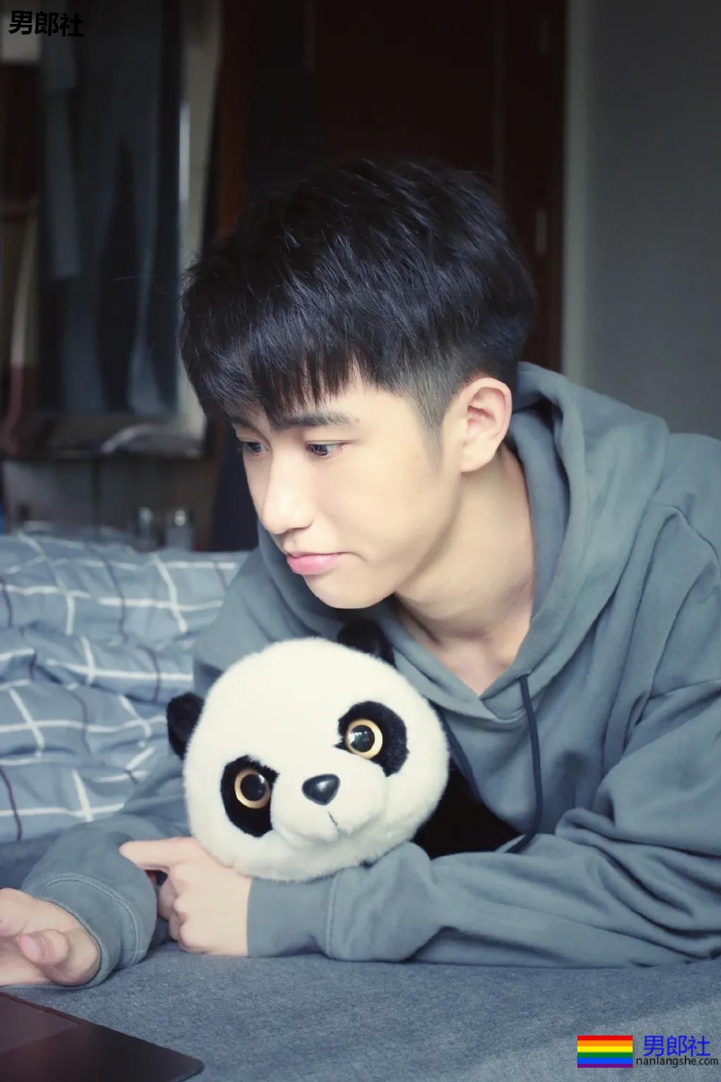 白衬衫小奶狗少年感十足，我想再来一次初恋！ - 51虹马