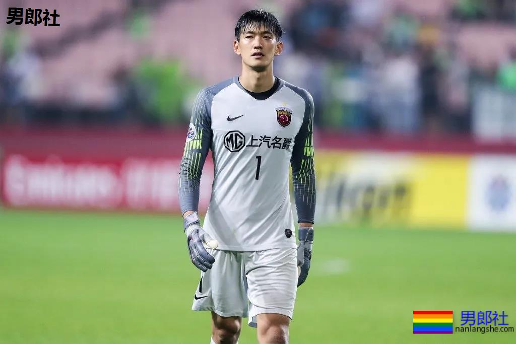 192超帅足球运动员，长腿腹肌满身荷尔蒙，颜1也太A了！ - 51虹马