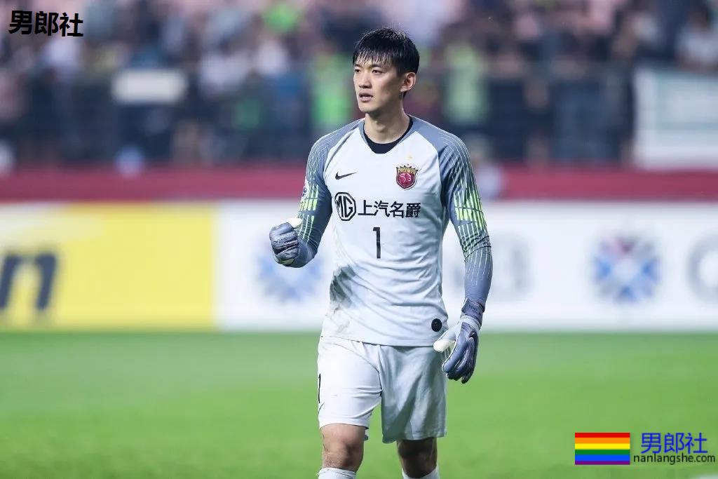 192超帅足球运动员，长腿腹肌满身荷尔蒙，颜1也太A了！ - 51虹马