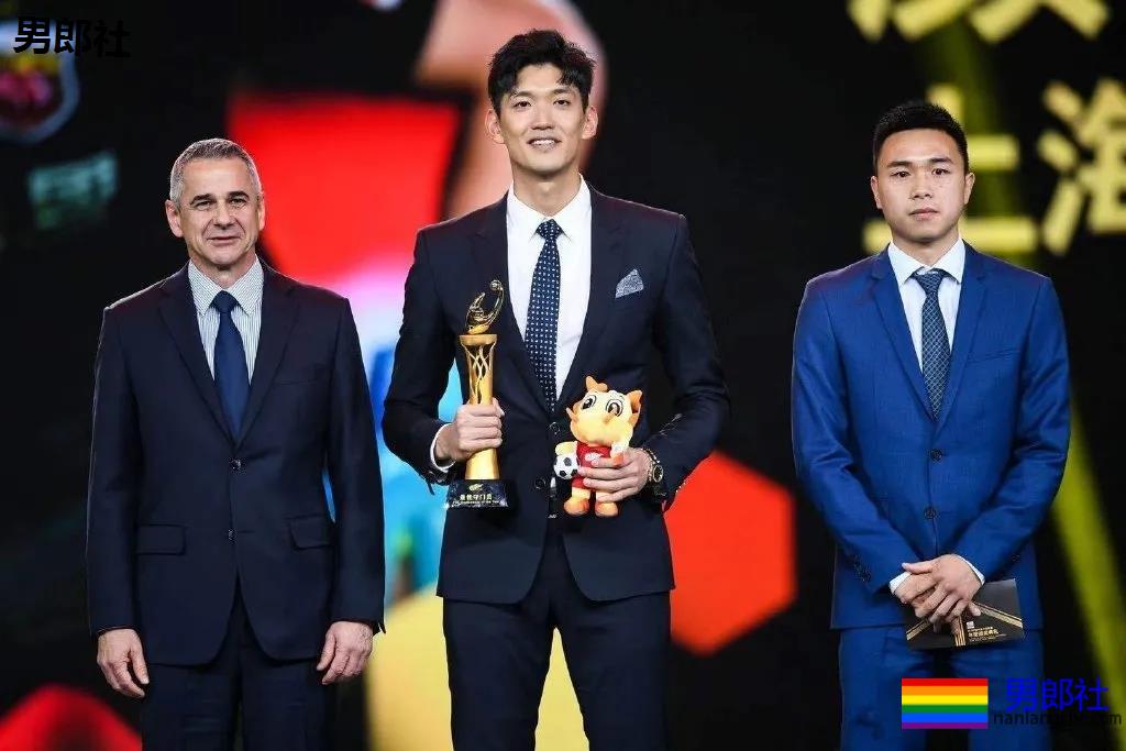 192超帅足球运动员，长腿腹肌满身荷尔蒙，颜1也太A了！ - 51虹马