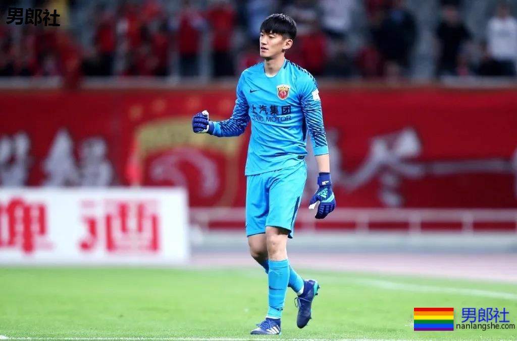 192超帅足球运动员，长腿腹肌满身荷尔蒙，颜1也太A了！ - 51虹马