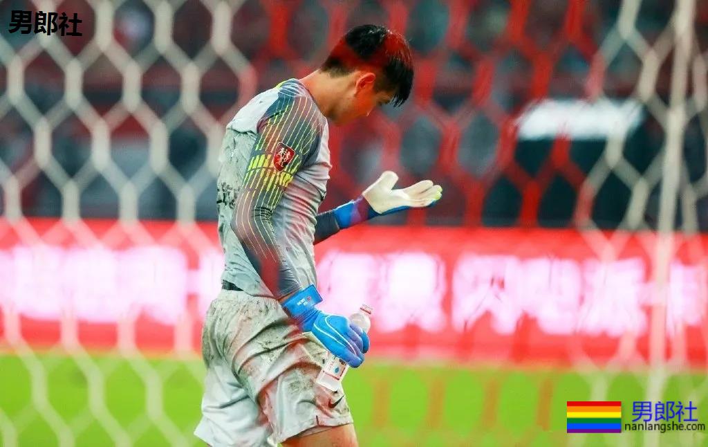 192超帅足球运动员，长腿腹肌满身荷尔蒙，颜1也太A了！ - 51虹马