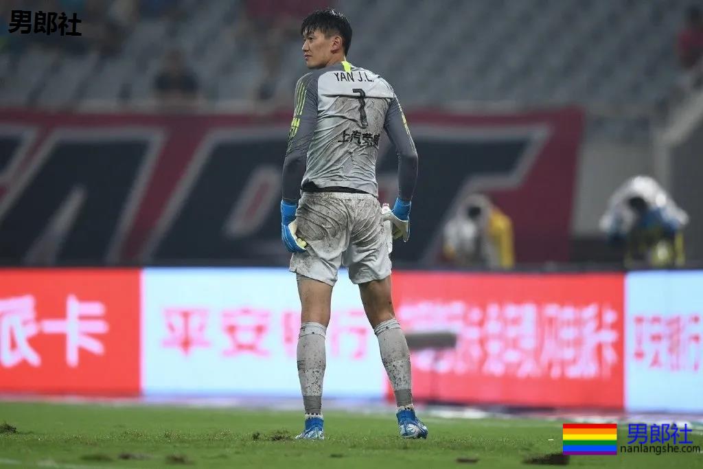 192超帅足球运动员，长腿腹肌满身荷尔蒙，颜1也太A了！ - 51虹马