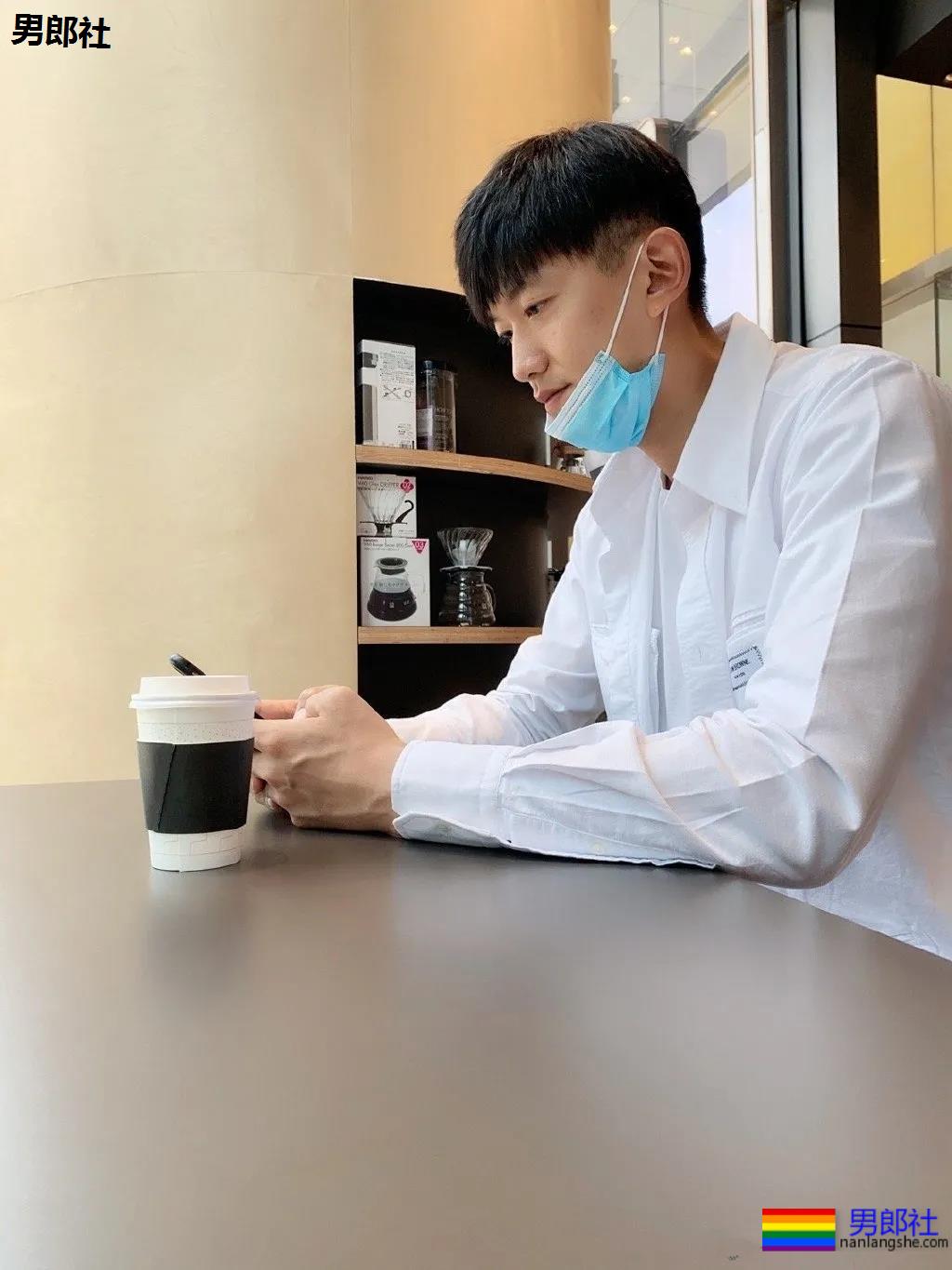 192超帅足球运动员，长腿腹肌满身荷尔蒙，颜1也太A了！ - 51虹马