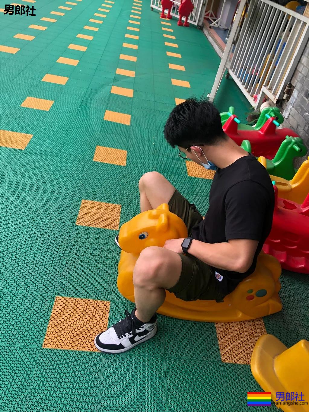 超帅肌肉幼师复工了,好舍不得他的身子啊! - 51虹马 超帅肌肉幼师复工了,好舍不得他的身子啊! - 51虹马