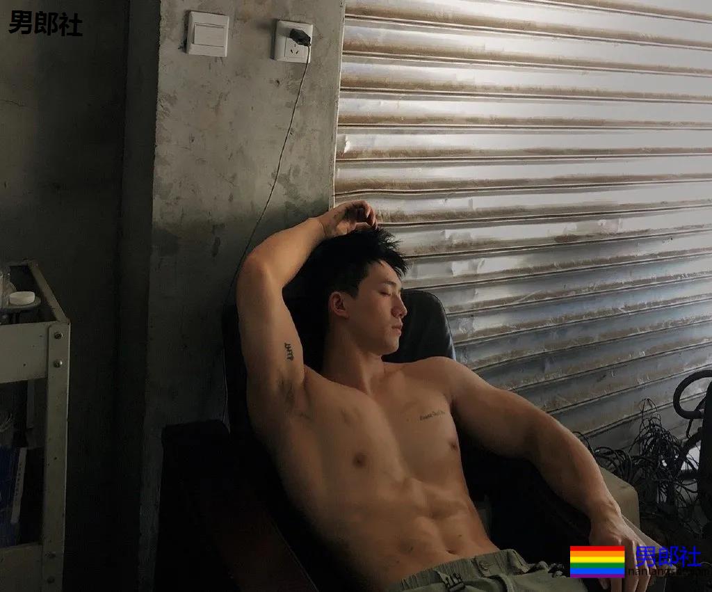 超帅肌肉幼师复工了,好舍不得他的身子啊! - 51虹马 超帅肌肉幼师复工了,好舍不得他的身子啊! - 51虹马