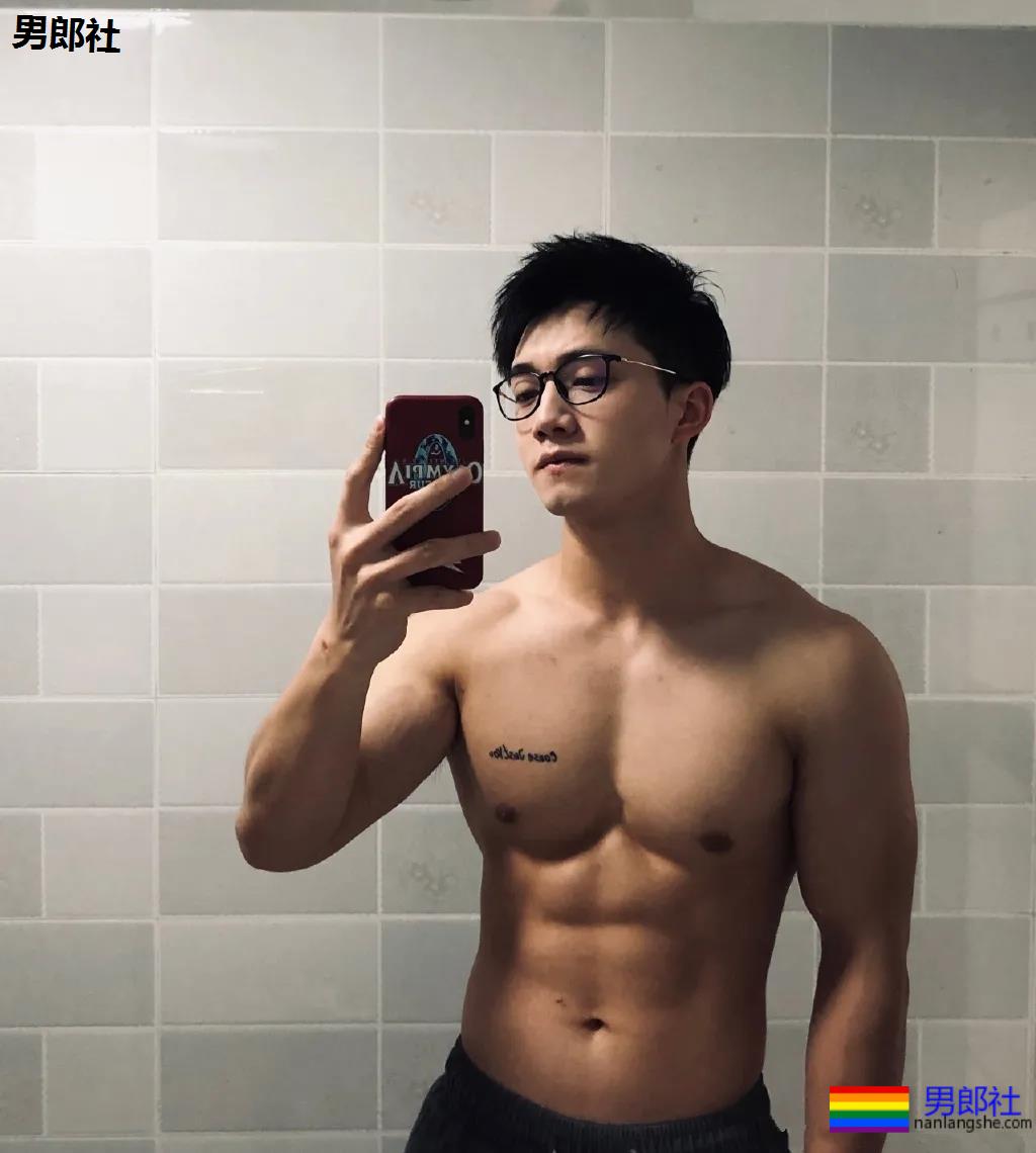 超帅肌肉幼师复工了,好舍不得他的身子啊! - 51虹马 超帅肌肉幼师复工了,好舍不得他的身子啊! - 51虹马