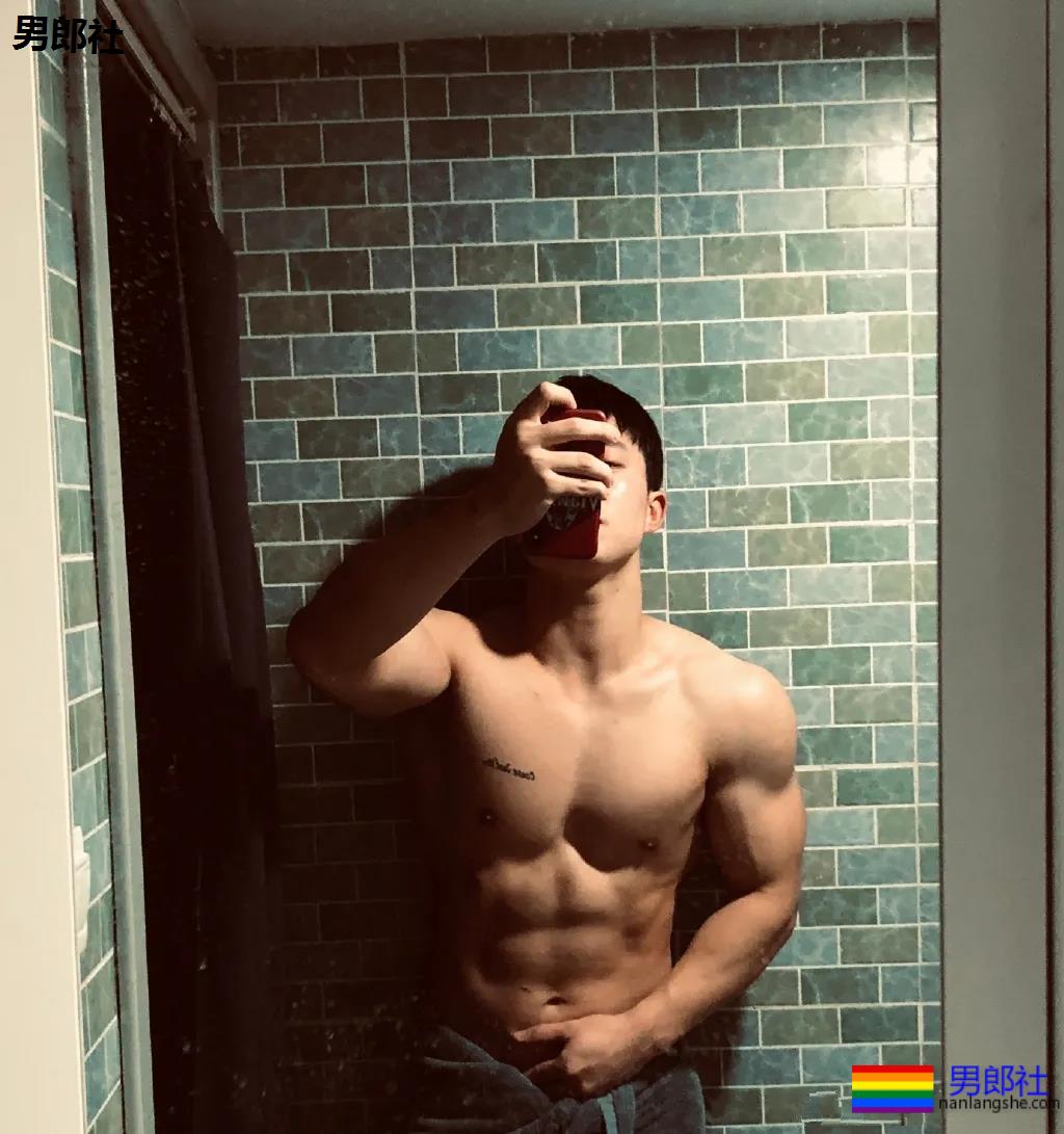 超帅肌肉幼师复工了,好舍不得他的身子啊! - 51虹马 超帅肌肉幼师复工了,好舍不得他的身子啊! - 51虹马