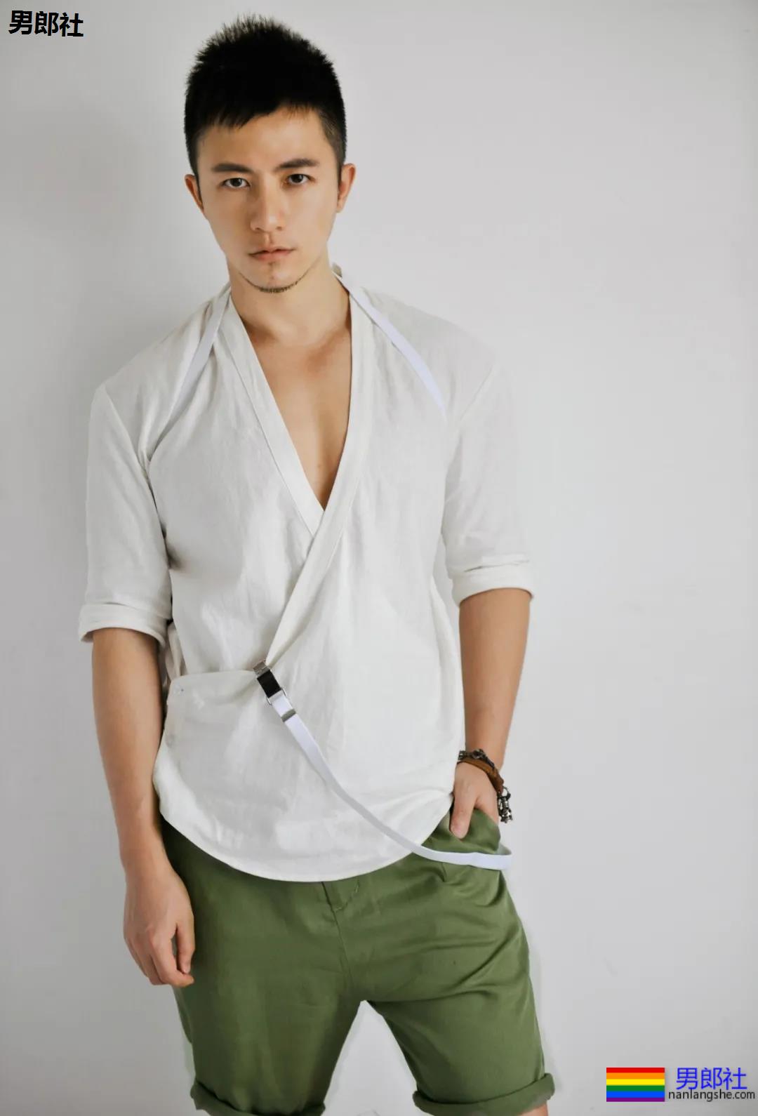 被称为gay圈网红鼻祖的毛毛迅,如今还好吗?|独家对话 - 51虹马 被称为gay圈网红鼻祖的毛毛迅,如今还好吗?|独家对话 - 51虹马