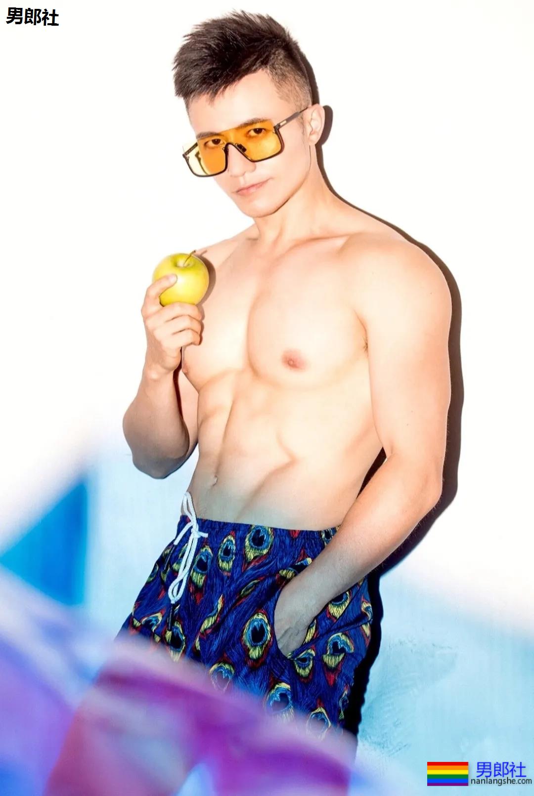 被称为gay圈网红鼻祖的毛毛迅,如今还好吗?|独家对话 - 51虹马 被称为gay圈网红鼻祖的毛毛迅,如今还好吗?|独家对话 - 51虹马