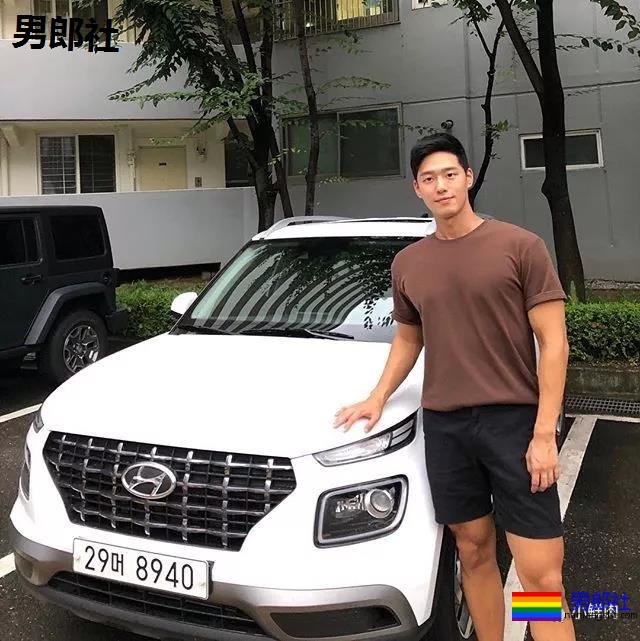 单眼皮正装小奶狗引网友舔屏，他到底是消防员还是空少啊？ - 51虹马