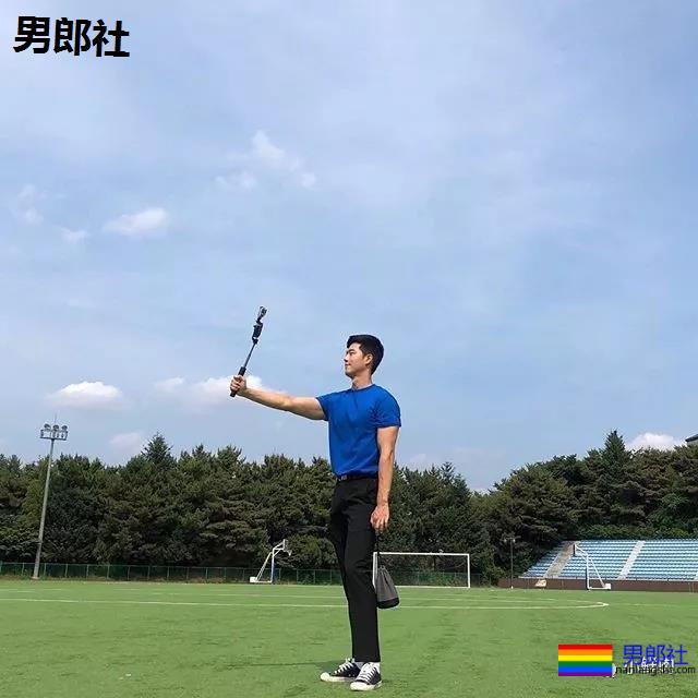 单眼皮正装小奶狗引网友舔屏，他到底是消防员还是空少啊？ - 51虹马