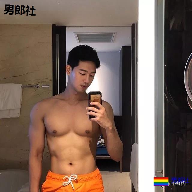 单眼皮正装小奶狗引网友舔屏，他到底是消防员还是空少啊？ - 51虹马