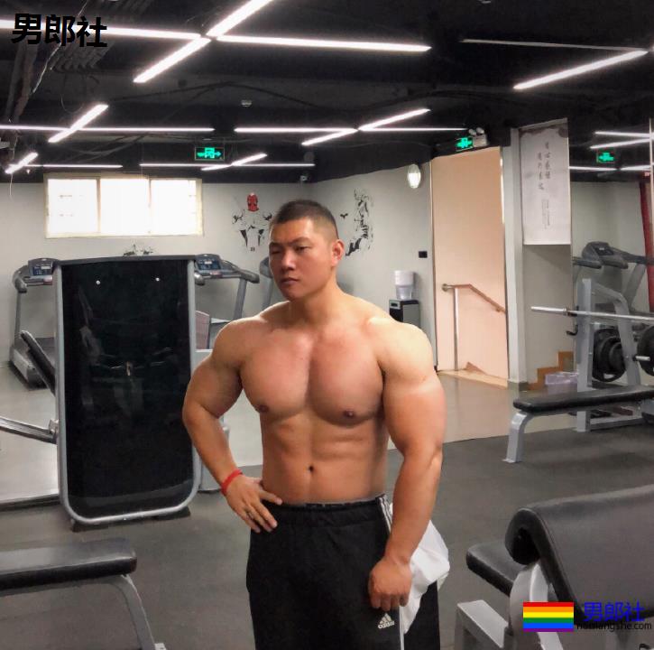 山东健身教练因肌肉太大而遭嫌弃,网友:想要这个男朋友! - 51虹马 山东健身教练因肌肉太大而遭嫌弃,网友:想要这个男朋友! - 51虹马