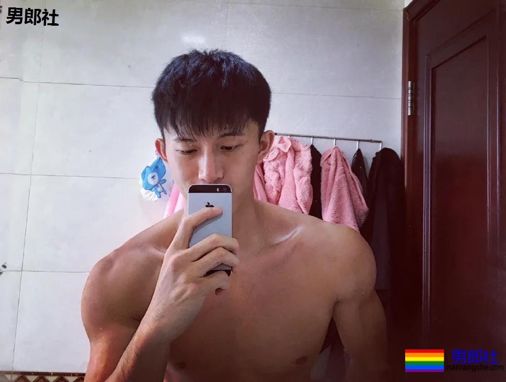 颜值超高的篮球小哥，这身腱子肉绝了！ - 51虹马