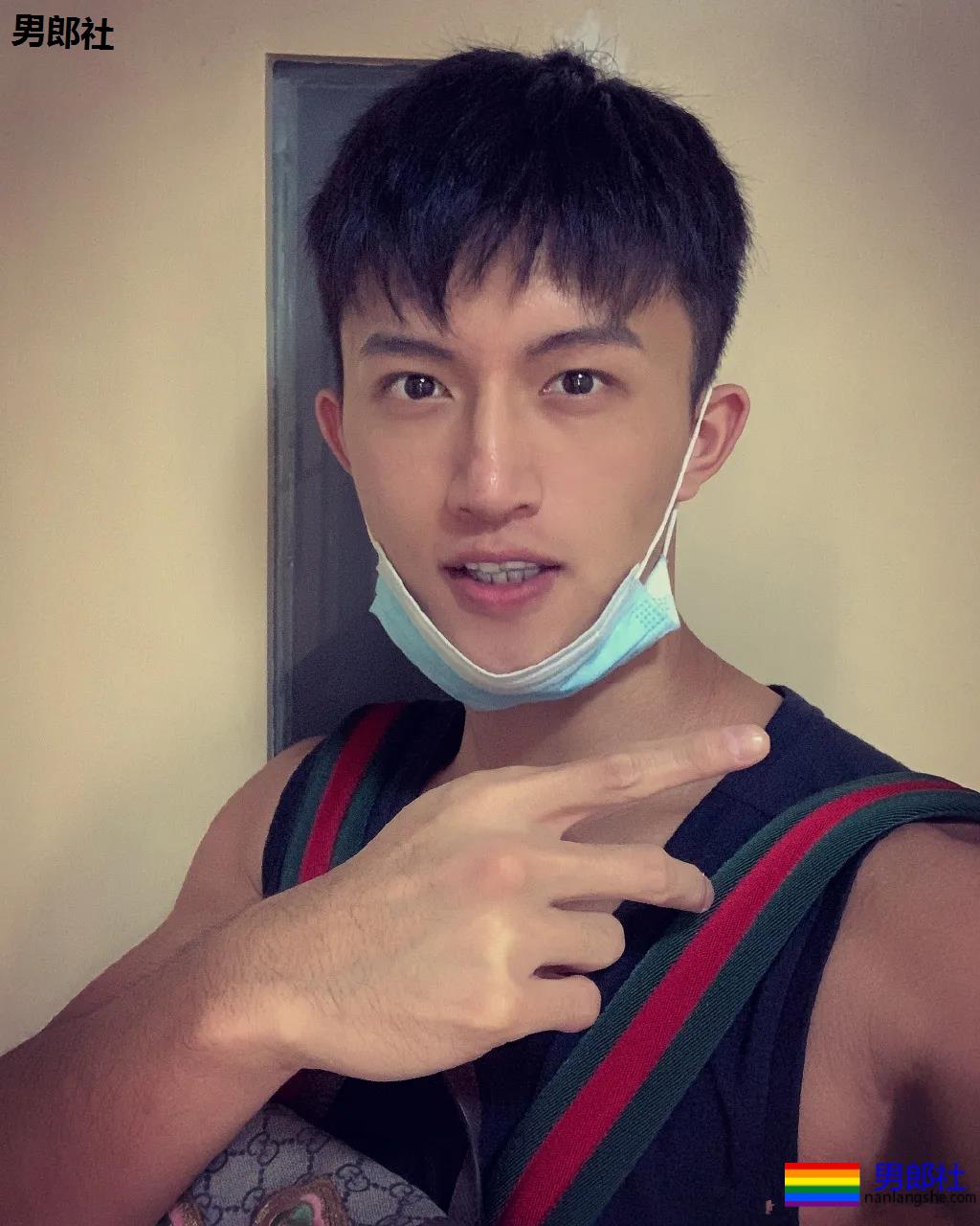 颜值超高的篮球小哥，这身腱子肉绝了！ - 51虹马