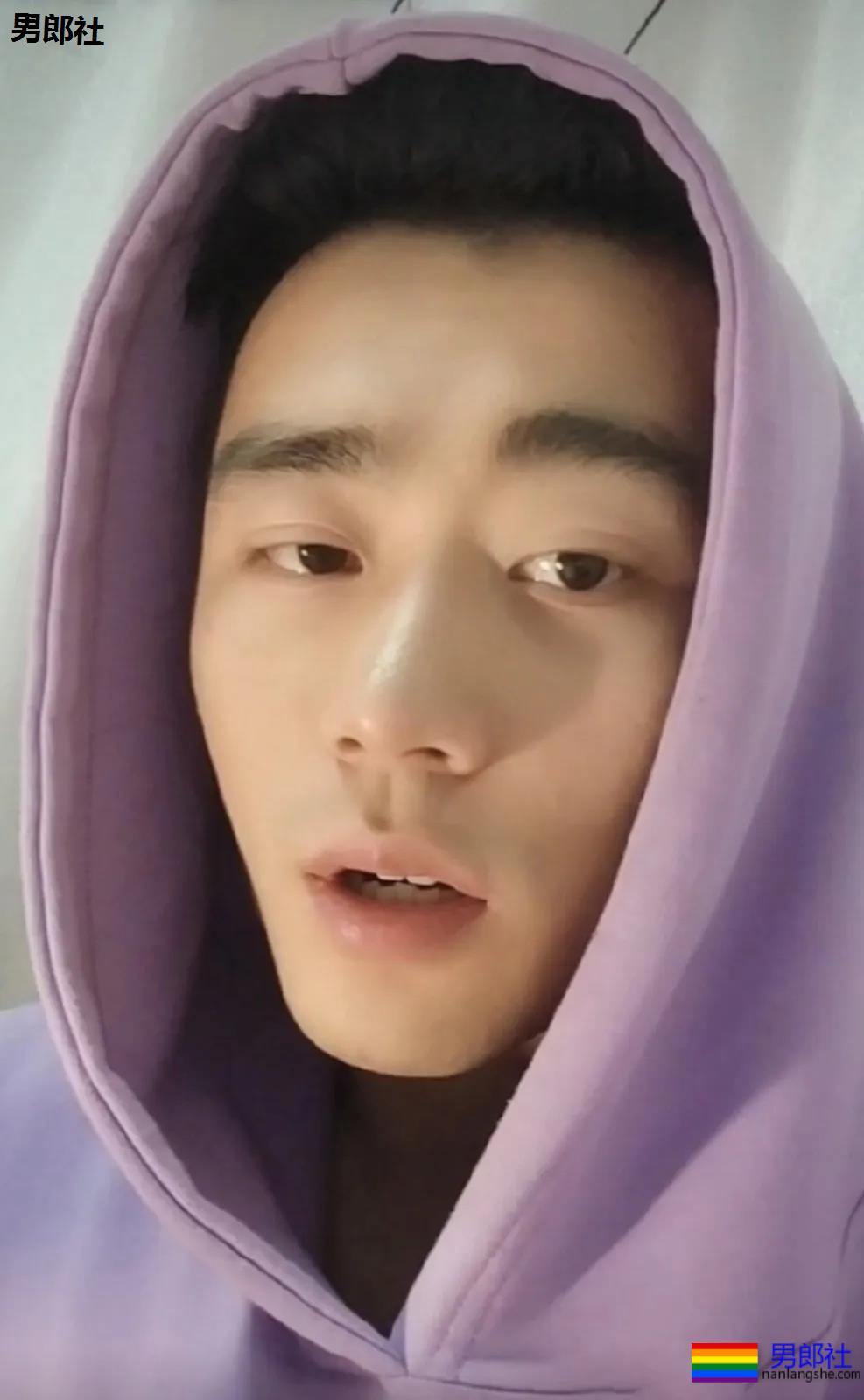 拍帅哥被发现了哈哈哈！ - 51虹马