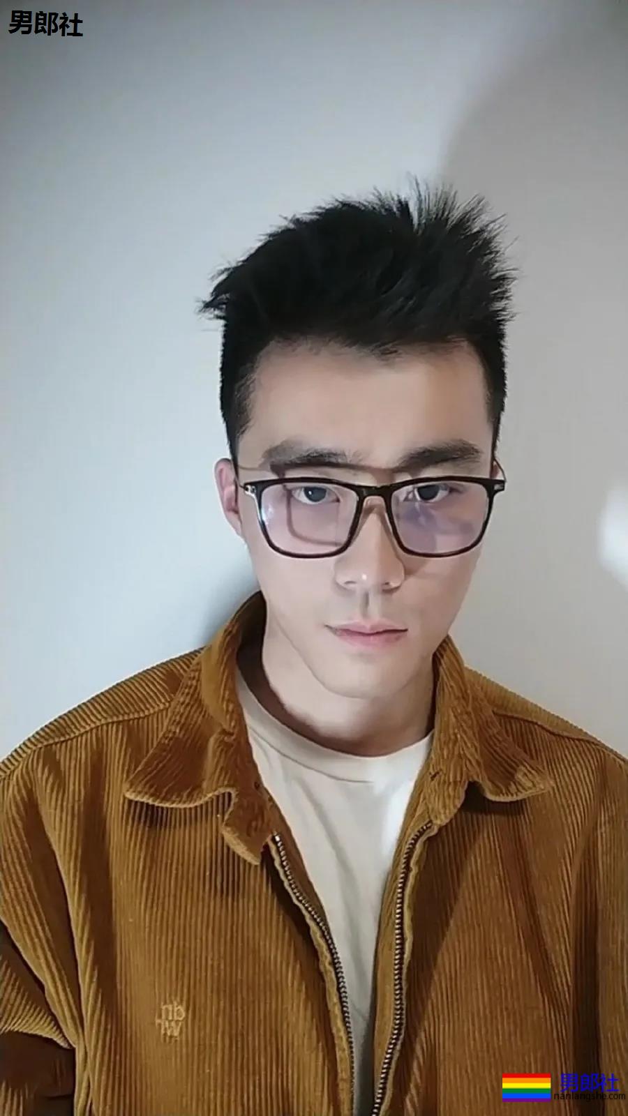 拍帅哥被发现了哈哈哈！ - 51虹马