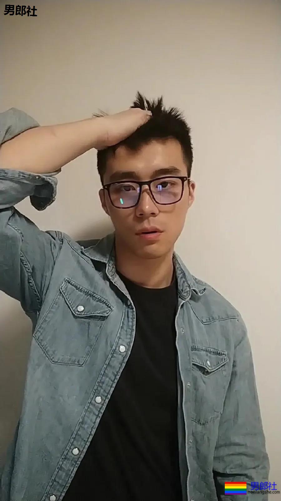 拍帅哥被发现了哈哈哈！ - 51虹马