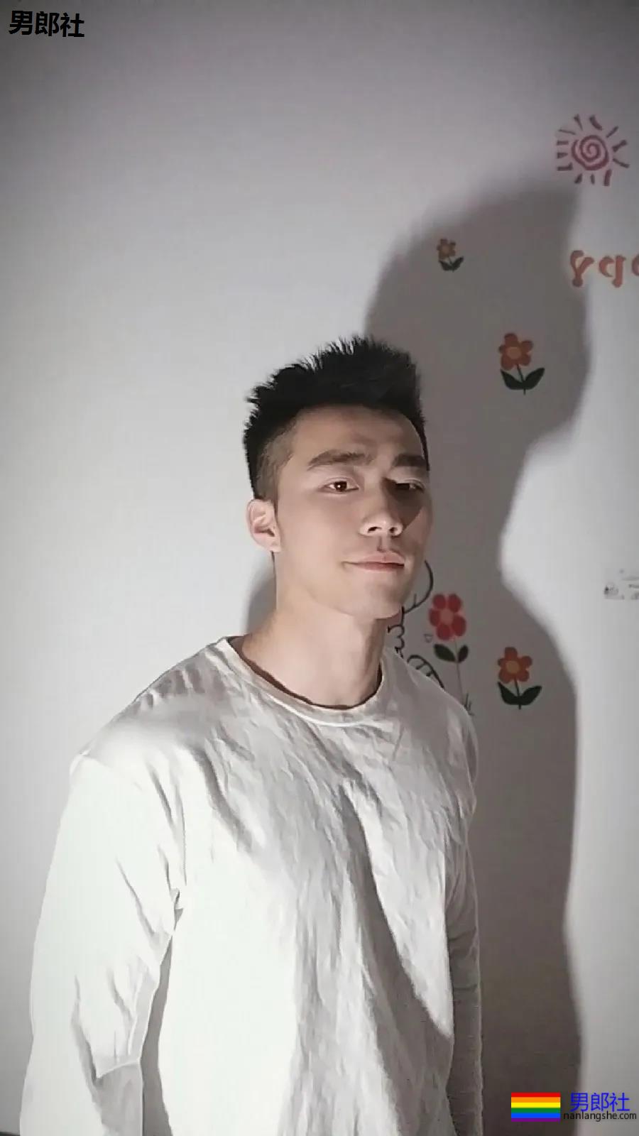 拍帅哥被发现了哈哈哈！ - 51虹马