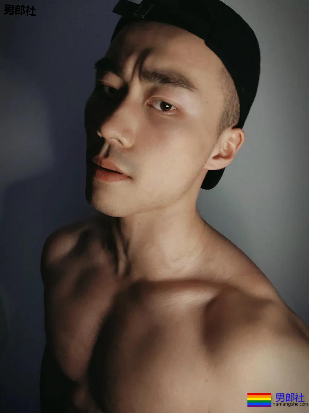 拍帅哥被发现了哈哈哈！ - 51虹马