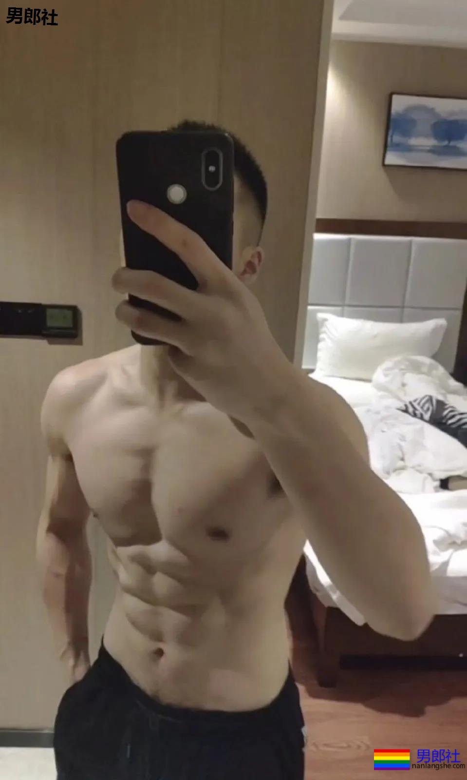 拍帅哥被发现了哈哈哈！ - 51虹马