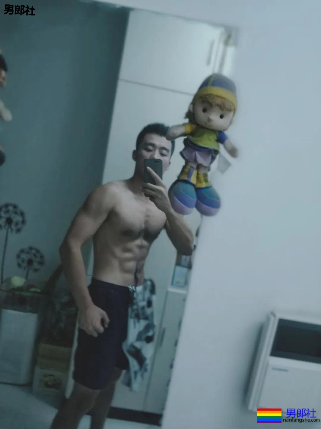 拍帅哥被发现了哈哈哈！ - 51虹马