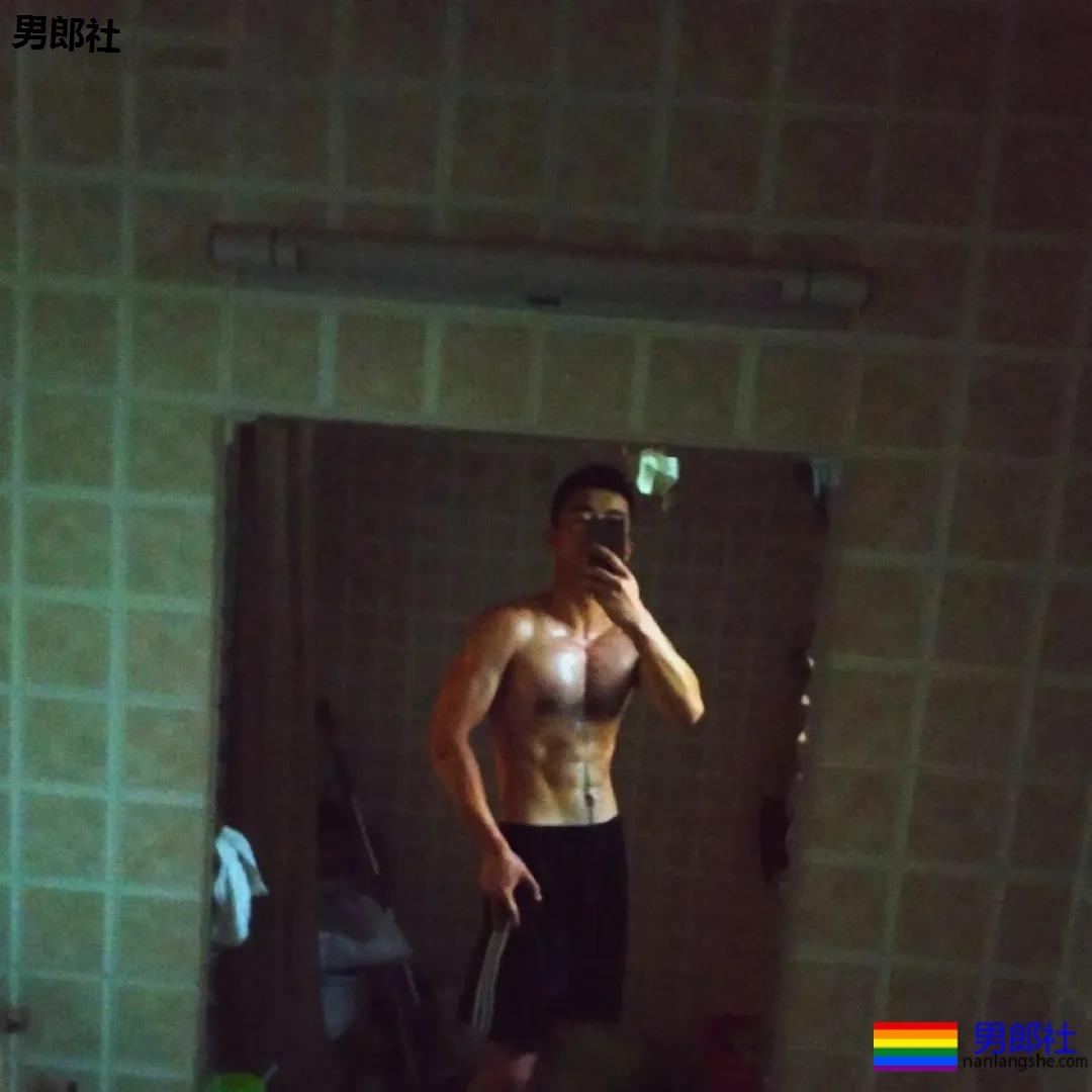 拍帅哥被发现了哈哈哈！ - 51虹马