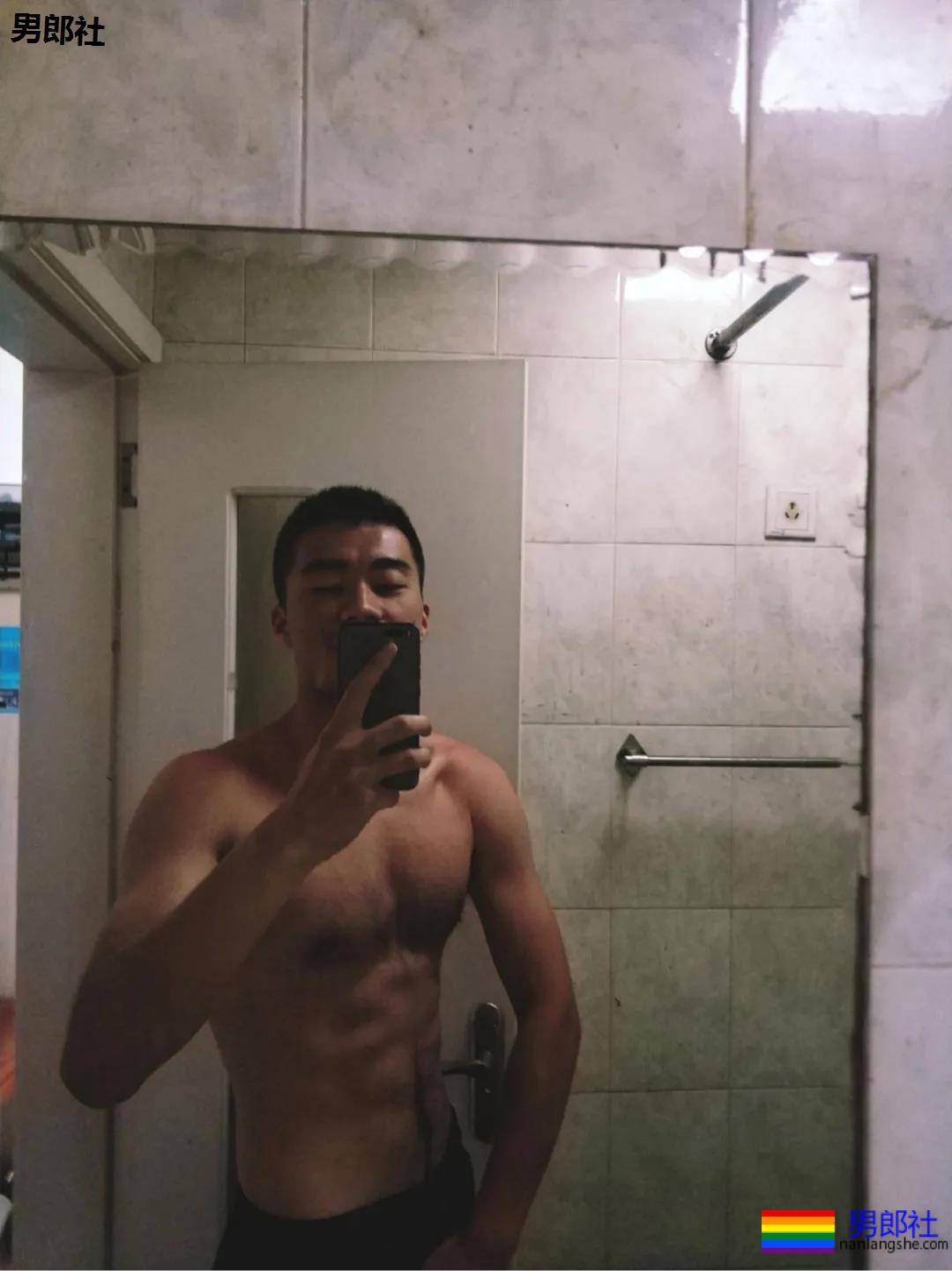 拍帅哥被发现了哈哈哈！ - 51虹马