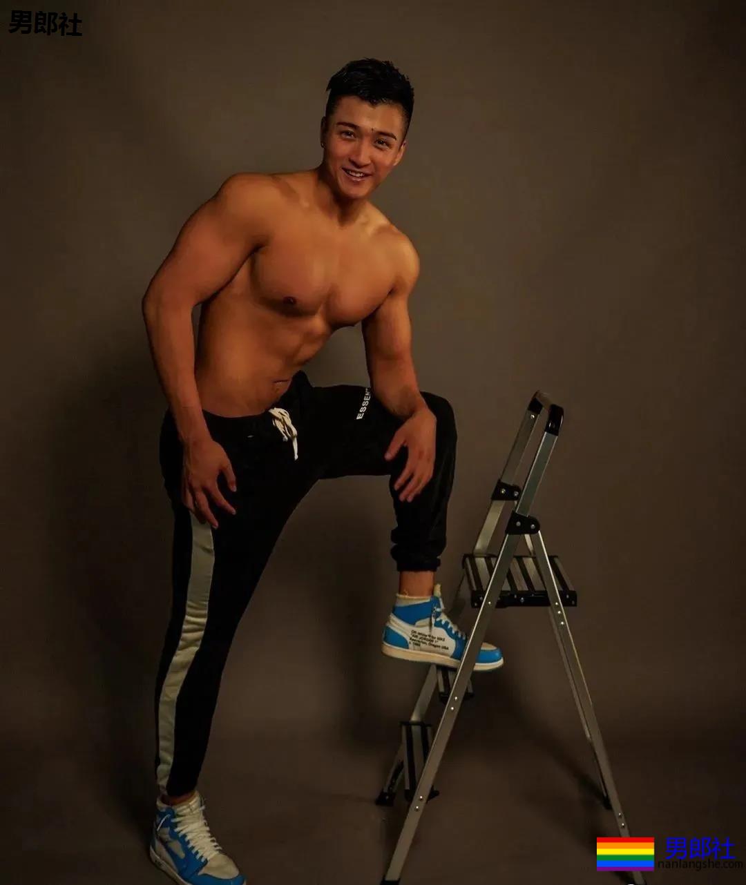 195cm东北高壮男孩分享他的健身经。 - 51虹马 195cm东北高壮男孩分享他的健身经。 - 51虹马