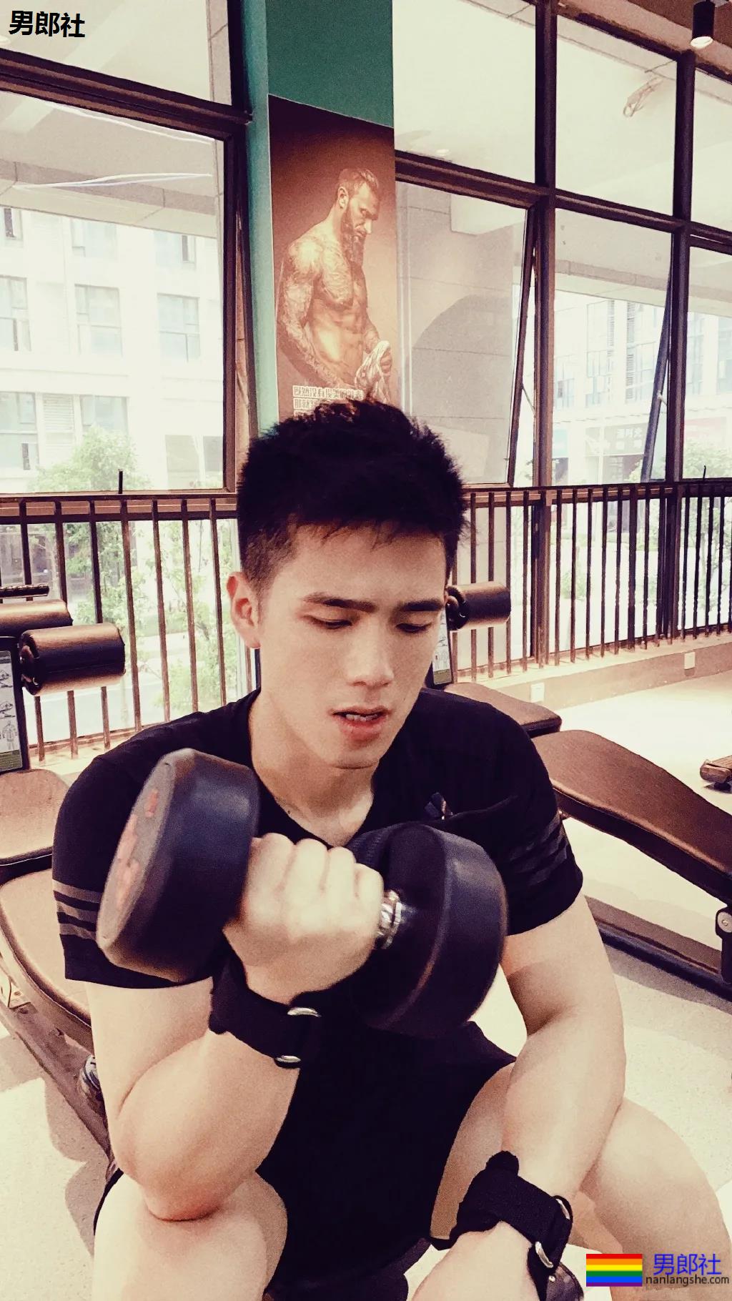 会做饭的阳光小哥哥，居家必备型男友！ - 51虹马