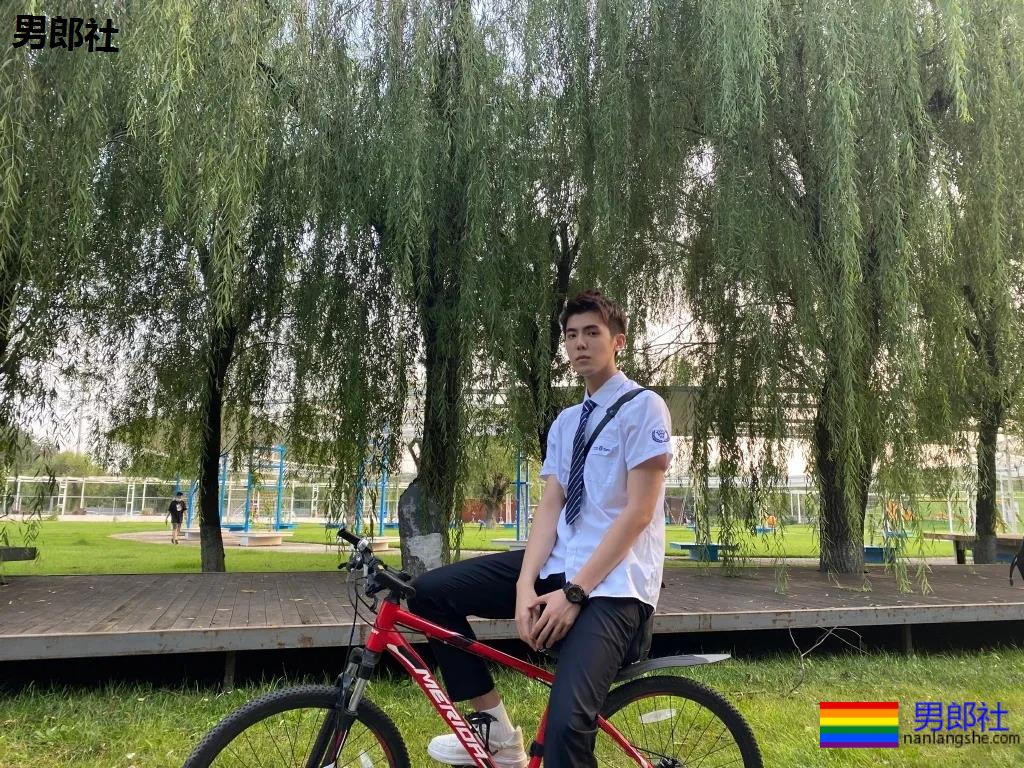 187长腿阳光少年，小哥哥简直帅到犯规！ - 51虹马