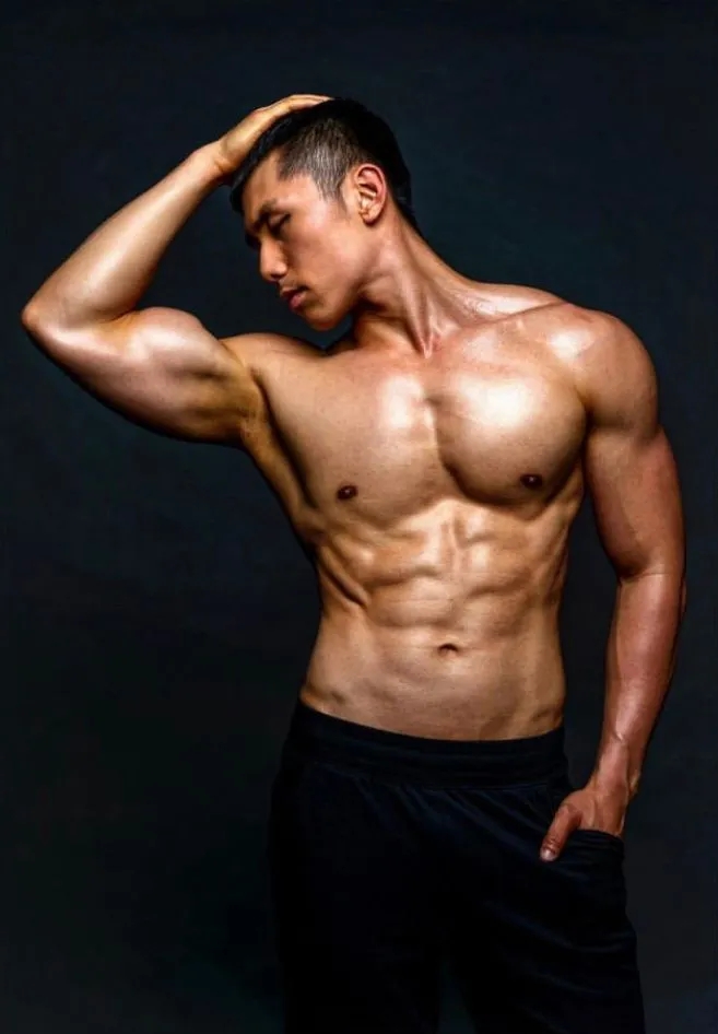 警察小哥身材健美，男人味十足，这就是安全感 - 51虹马