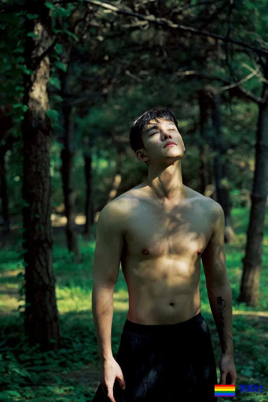 颜值和身材都在线的肌肉小哥，你可吗? - 51虹马