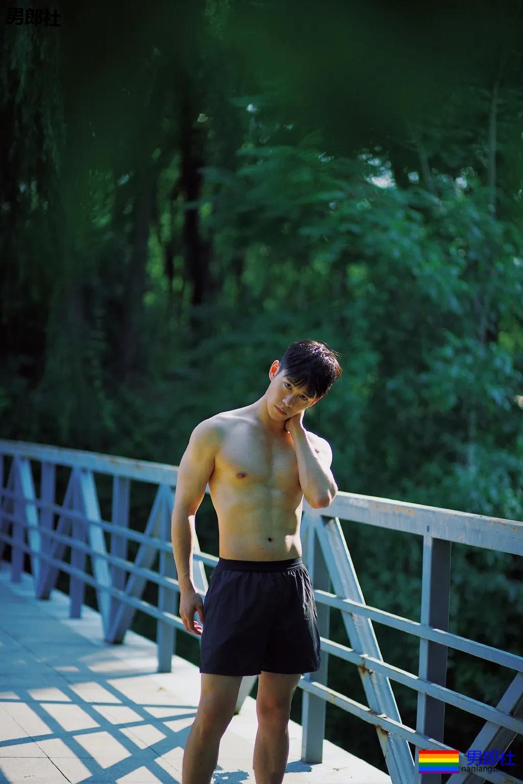 颜值和身材都在线的肌肉小哥，你可吗? - 51虹马