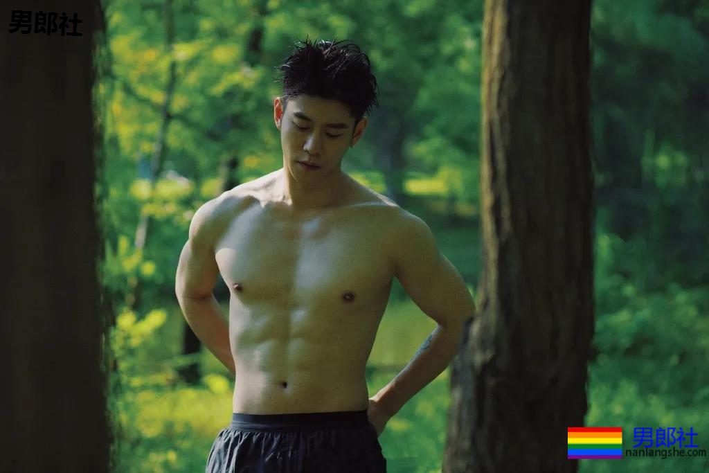颜值和身材都在线的肌肉小哥，你可吗? - 51虹马