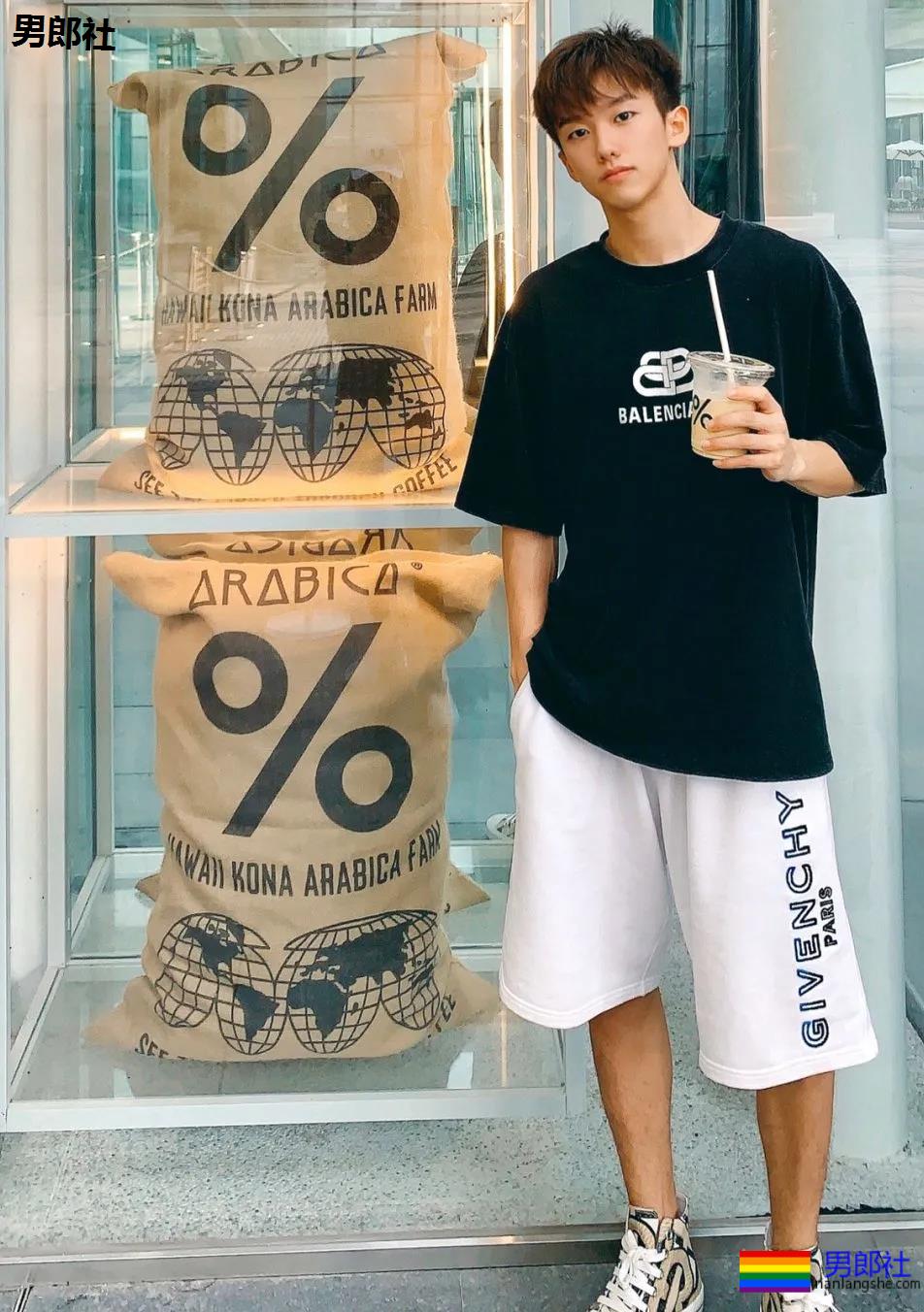 为什么有小腹肌的00后帅哥更受迷妹们的青睐？ - 51虹马