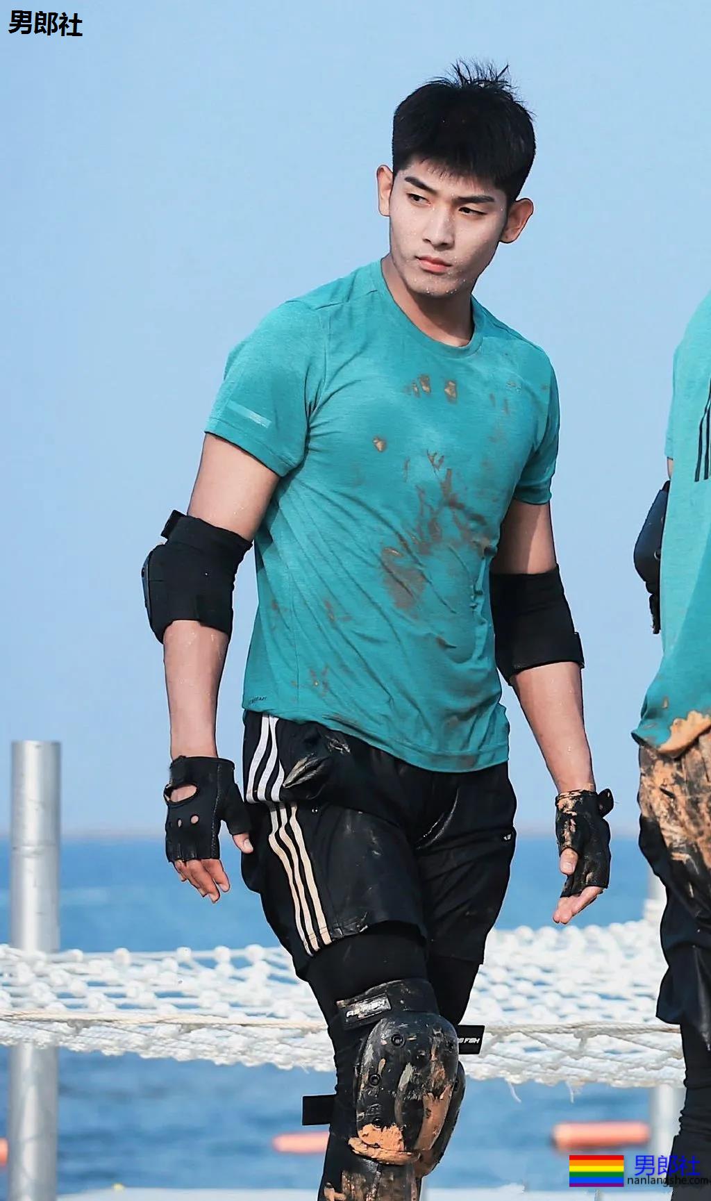 西安体院187肌肉小哥，是你理想中的体育生吗？-51虹马