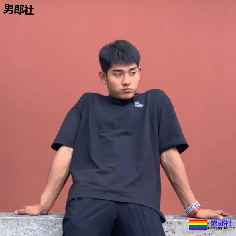 西安体院187肌肉小哥，是你理想中的体育生吗？ - 51虹马