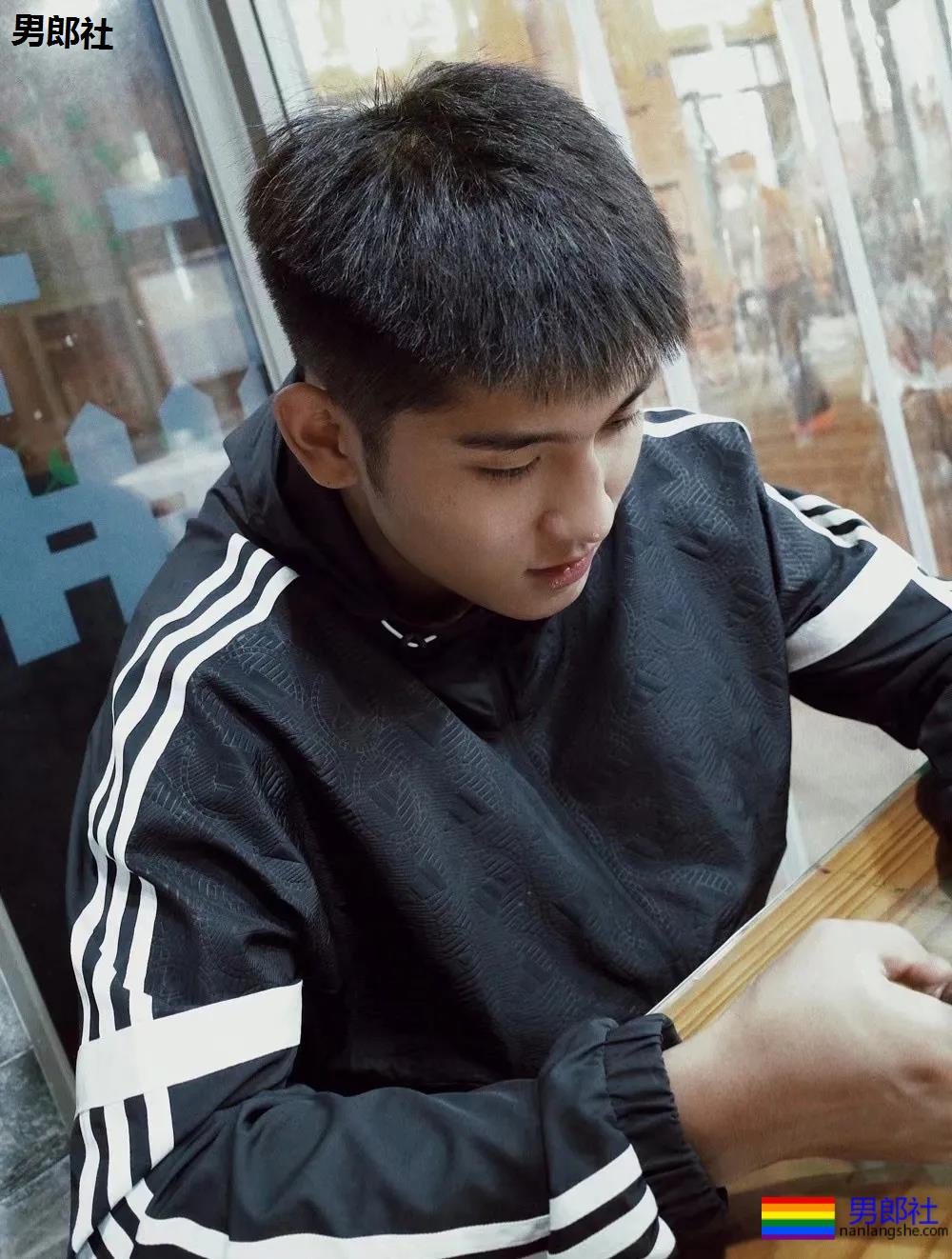 西安体院187肌肉小哥，是你理想中的体育生吗？ - 51虹马