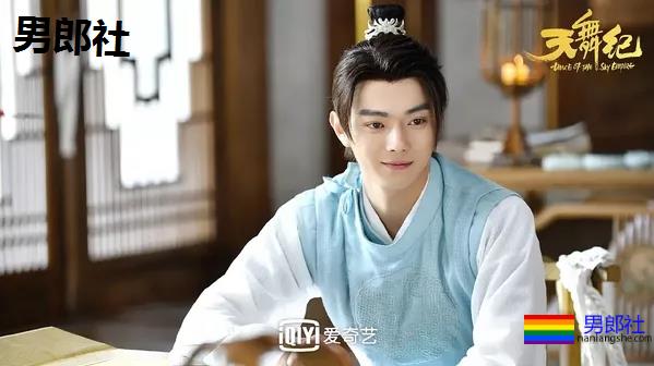 许凯早年模特照曝光，和他同期的男模如今怎么样了？ - 51虹马