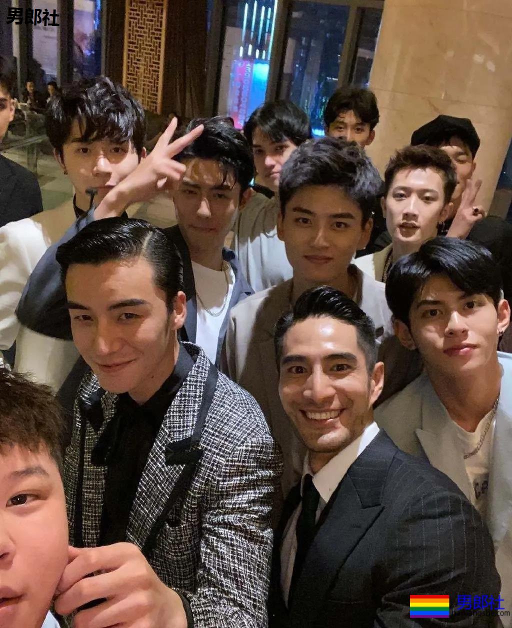 许凯早年模特照曝光，和他同期的男模如今怎么样了？ - 51虹马