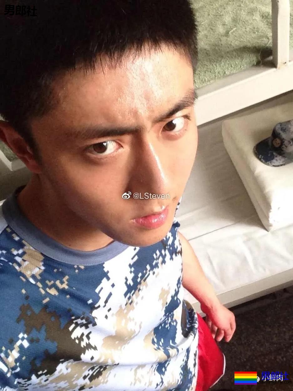 许凯早年模特照曝光，和他同期的男模如今怎么样了？ - 51虹马