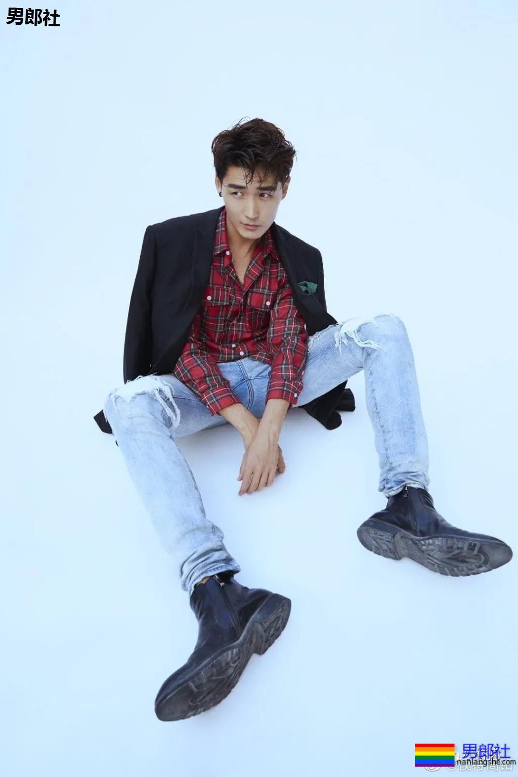 许凯早年模特照曝光，和他同期的男模如今怎么样了？ - 51虹马