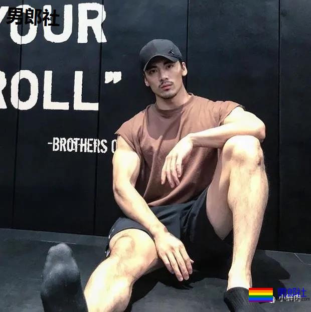 纪言恺、张绍刚肌肉私教火了，从小弱鸡逆袭成型男变化竟然这么大！ - 51虹马