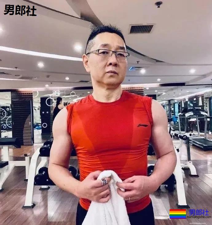 纪言恺、张绍刚肌肉私教火了，从小弱鸡逆袭成型男变化竟然这么大！ - 51虹马