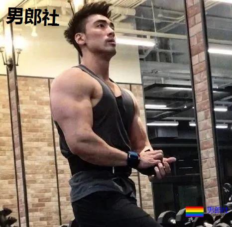 纪言恺、张绍刚肌肉私教火了，从小弱鸡逆袭成型男变化竟然这么大！ - 51虹马