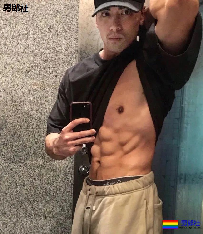 纪言恺、张绍刚肌肉私教火了，从小弱鸡逆袭成型男变化竟然这么大！ - 51虹马