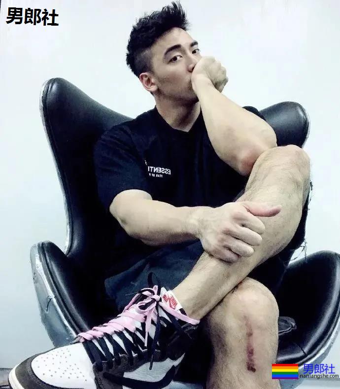 纪言恺、张绍刚肌肉私教火了，从小弱鸡逆袭成型男变化竟然这么大！ - 51虹马